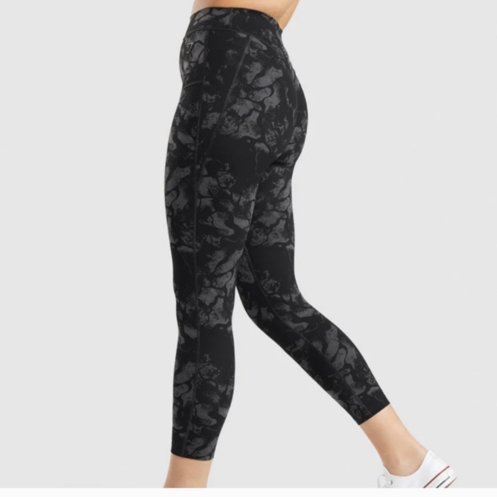 Gymshark X KK Fit collection Black Camo 7/8 Leggings size Small EUC - Picture 2 of 7